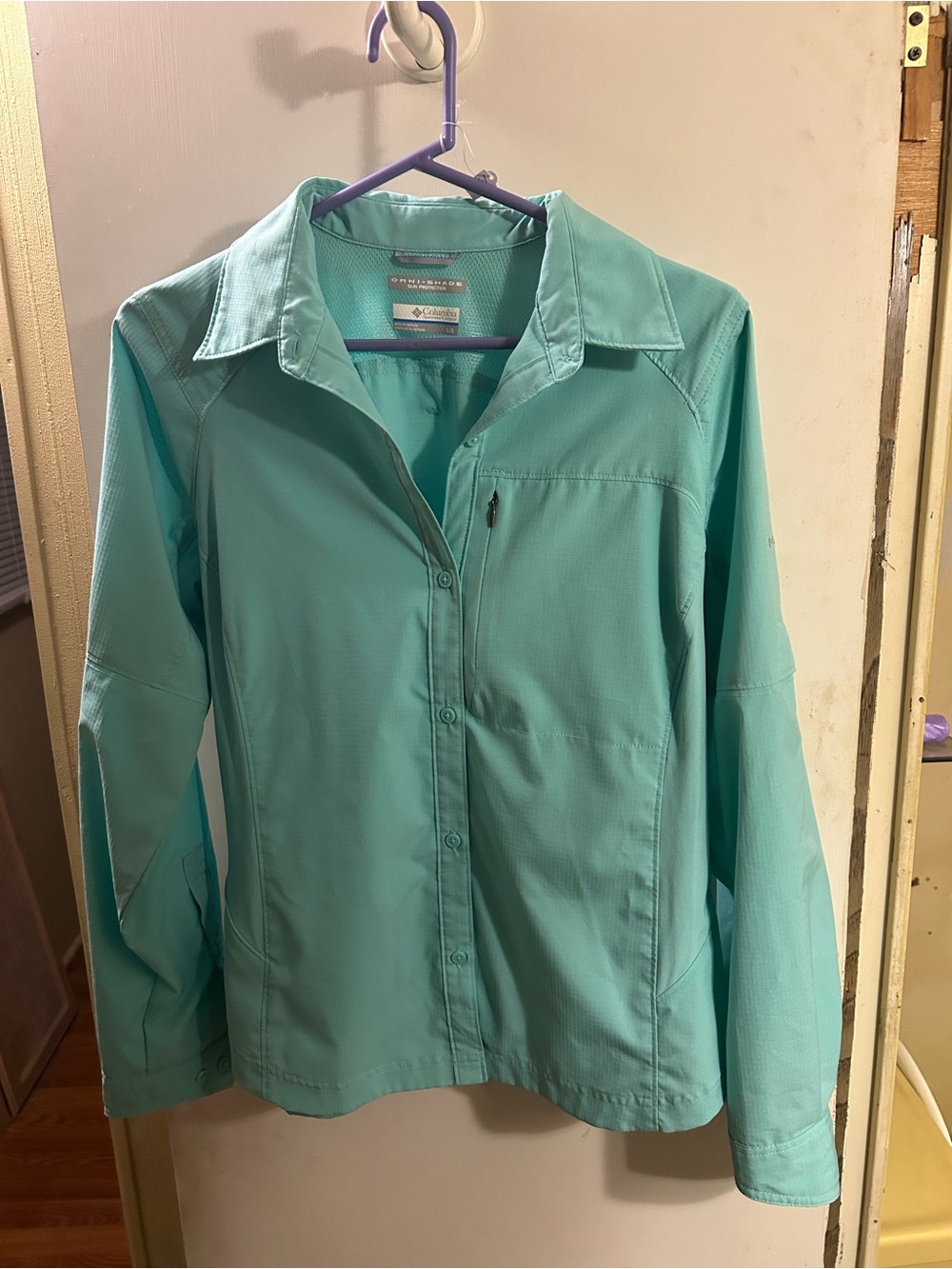 Columbia Women's Aqua Teal Lightweight Button Down Shirt